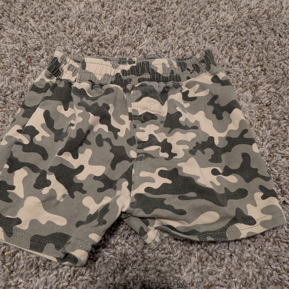 6/$35 Cotton On Kids Camo Shorts - Gray and Cream